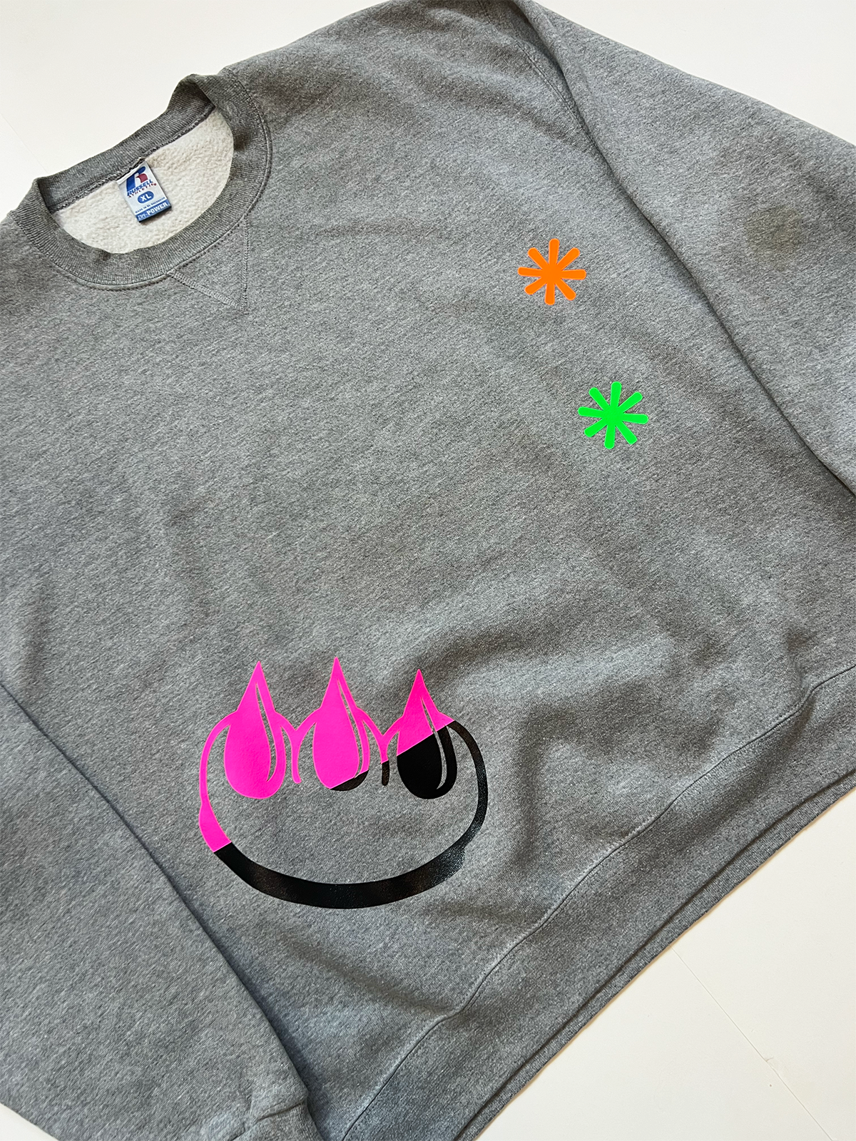 GREY SPLIT CLAW CREWNECK