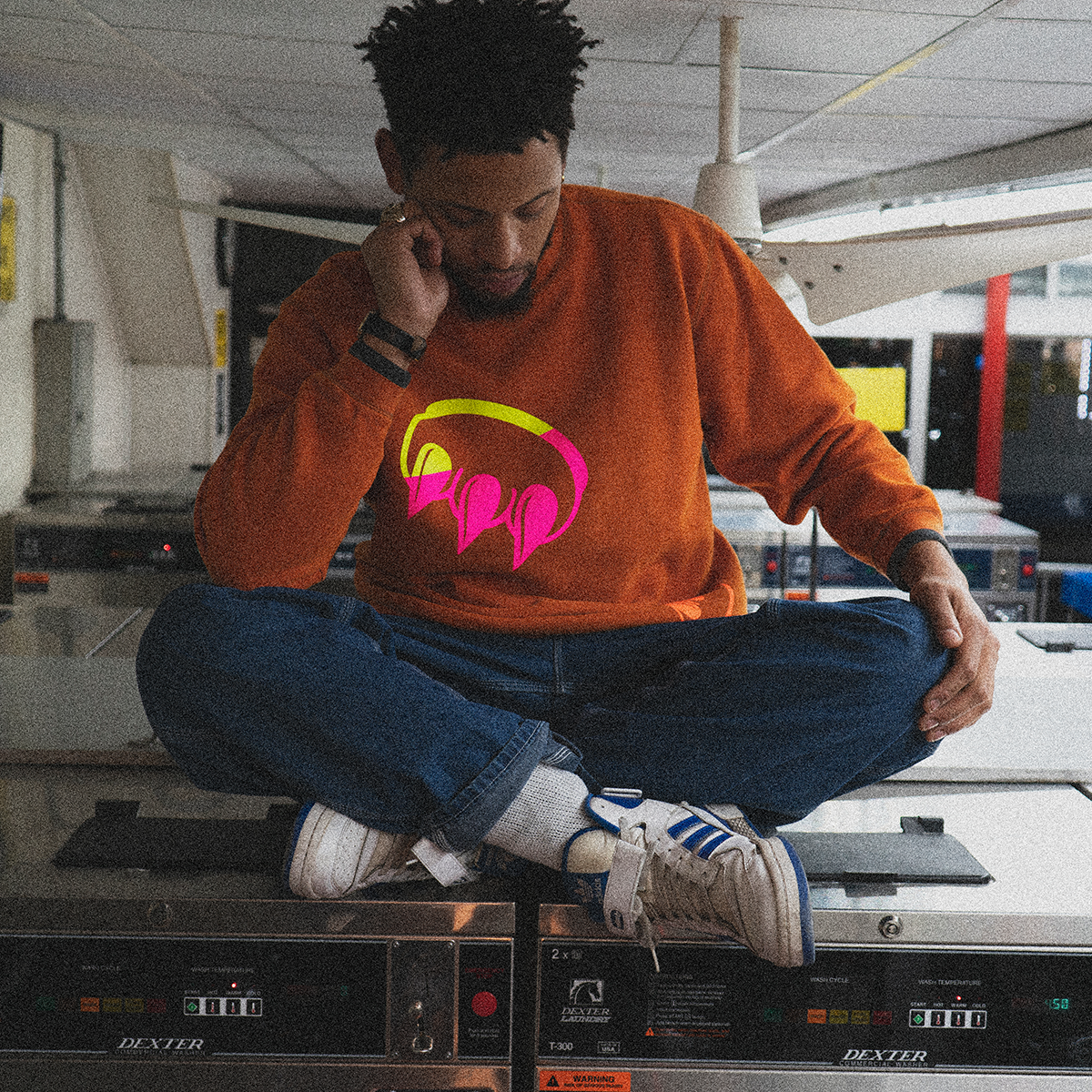 ORANGE CREWNECK